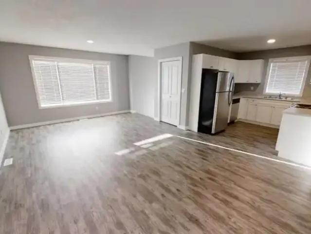 Apartment 3 Bedroom For Rent Clairmont AB 1850 ES105088068