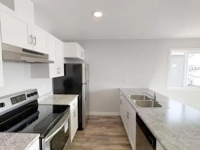 Apartment 3 Bedroom For Rent Clairmont AB 1900 ES105623824