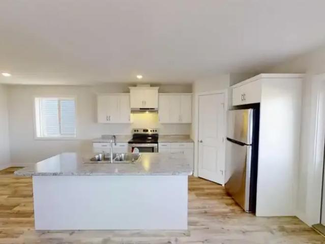 Apartment 3 Bedroom For Rent Clairmont AB 2200 ES104782844