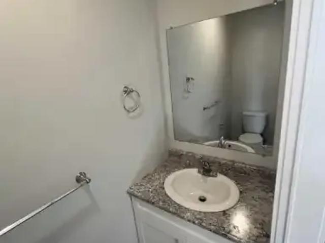 Apartment 3 Bedroom For Rent Clairmont AB 2300 ES103368004