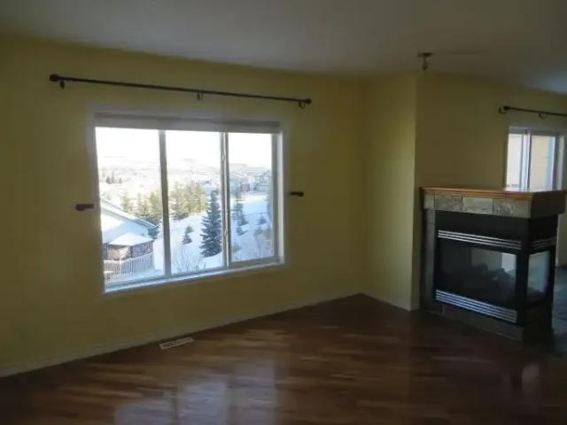 Apartment 3 Bedroom For Rent Cochrane AB 1925 ES105933855