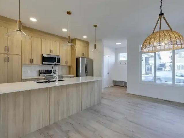 Apartment 3 Bedroom For Rent Cochrane AB 2400 ELS105269342