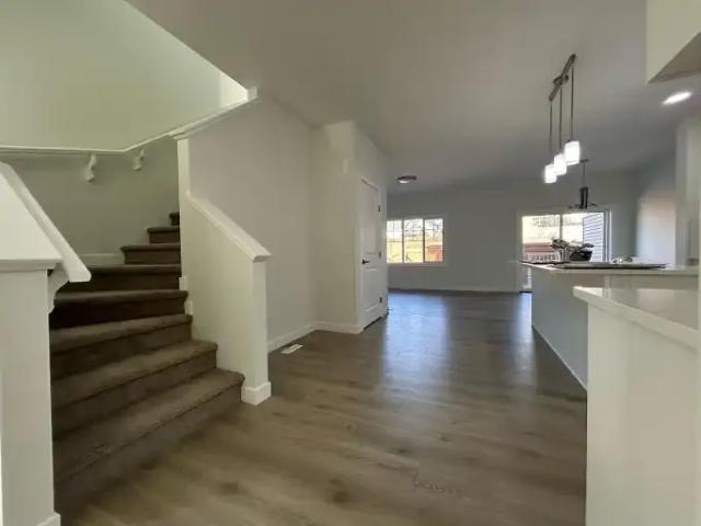 Apartment 3 Bedroom For Rent Cochrane AB 2400 ES106118168