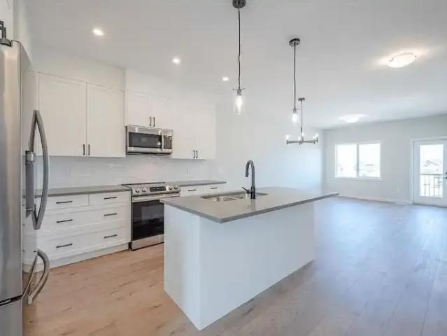 Apartment 3 Bedroom For Rent Cochrane AB 2450 ES105434840