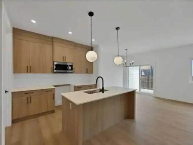 Apartment 3 Bedroom For Rent Cochrane AB 2500 ES105087874