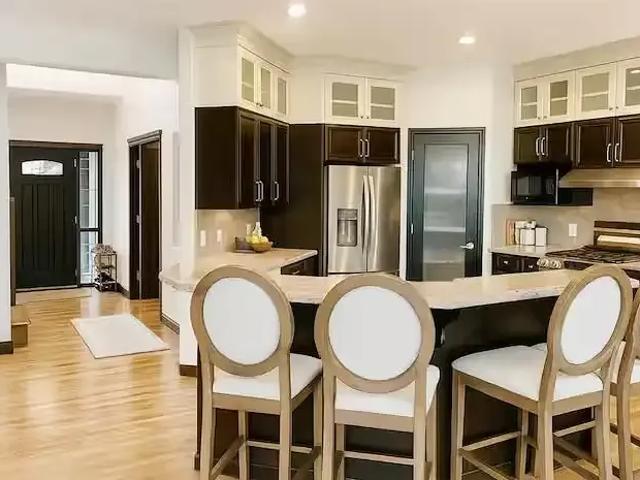 Apartment 3 Bedroom For Rent Cochrane AB 2895 ES106031336