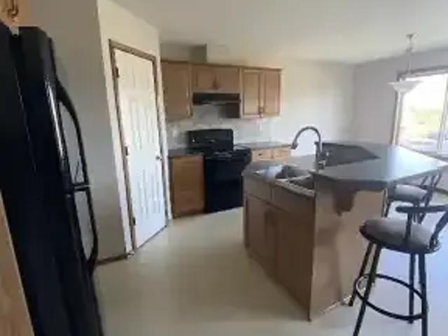 Apartment 3 Bedroom For Rent Cochrane AB 2100 ES106181182