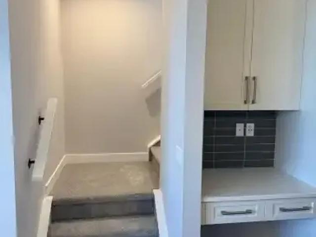 Apartment 3 Bedroom For Rent Cochrane AB 2200 ES103579345