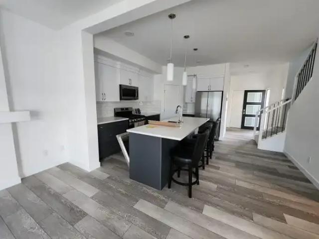 Apartment 3 Bedroom For Rent Cochrane AB 2200 ES104956632