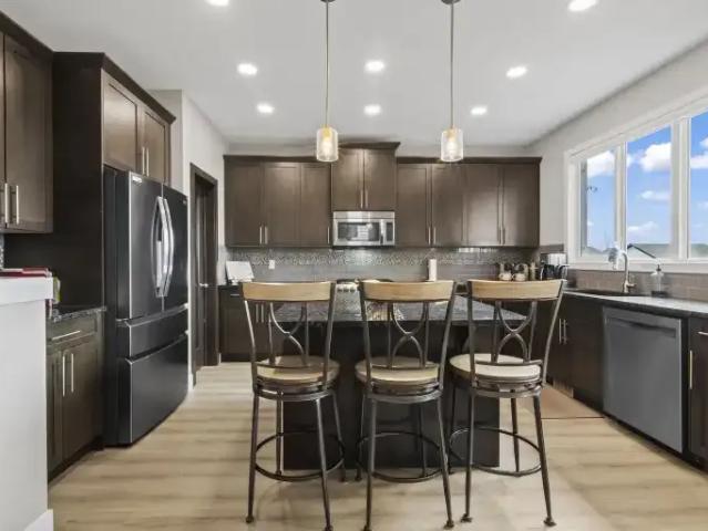 Apartment 3 Bedroom For Rent Cochrane AB 3000 ELS105601915
