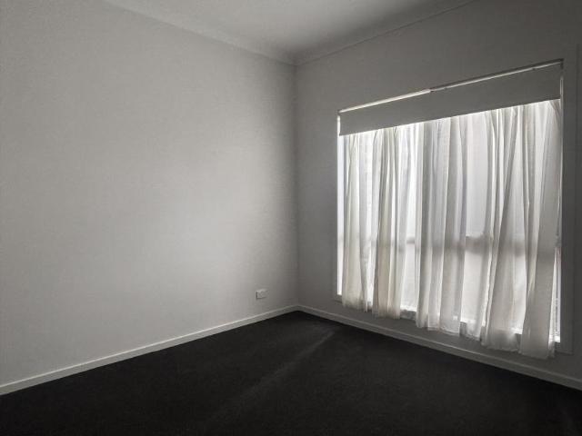 Apartment 3 Bedroom For Rent Deer Park VIC 550 ES103358830