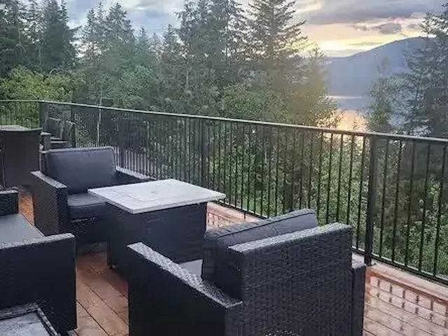 Apartment 3 Bedroom For Rent Eagle Bay BC 2500 ES105410480