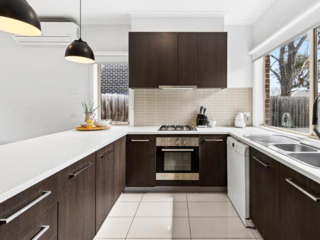 Apartment 3 Bedroom For Rent Gisborne VIC 580 ES105572276