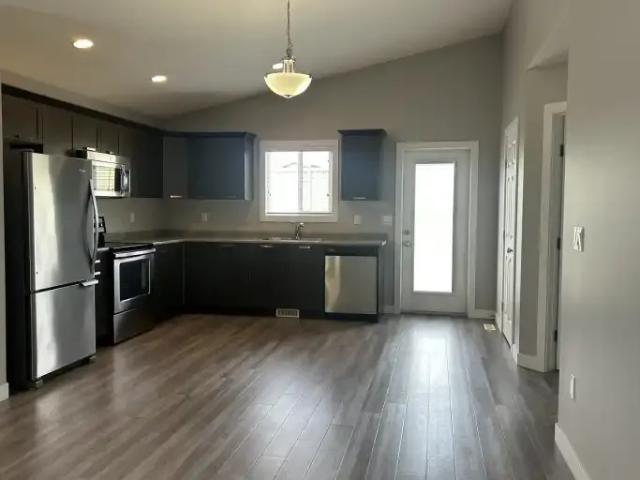 Apartment 3 Bedroom For Rent Grande Prairie AB 2095 ES103179090