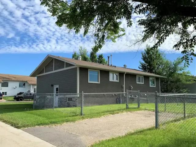 Apartment 3 Bedroom For Rent Grande Prairie AB 2150 ELS104362504