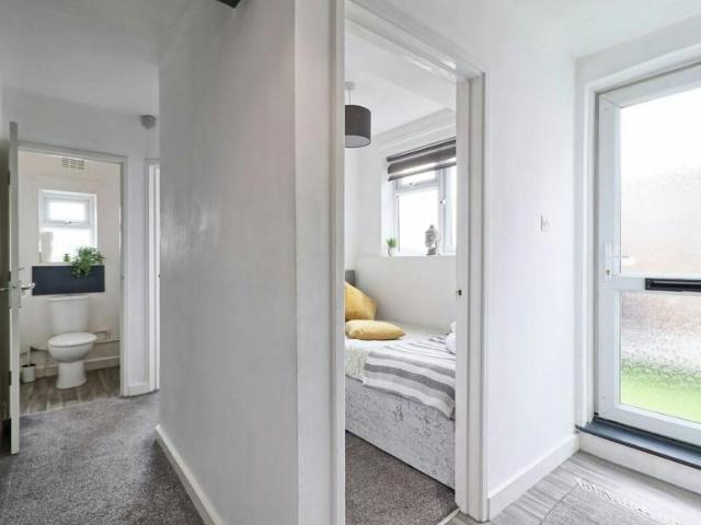 Apartment 3 Bedroom For Rent Hornchurch Hornchurch 3000 ELS99232032
