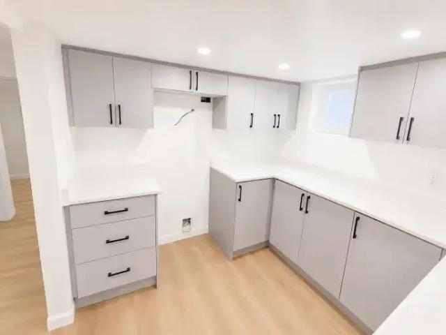 Apartment 3 Bedroom For Rent Kingston ON 2400 ES104638301