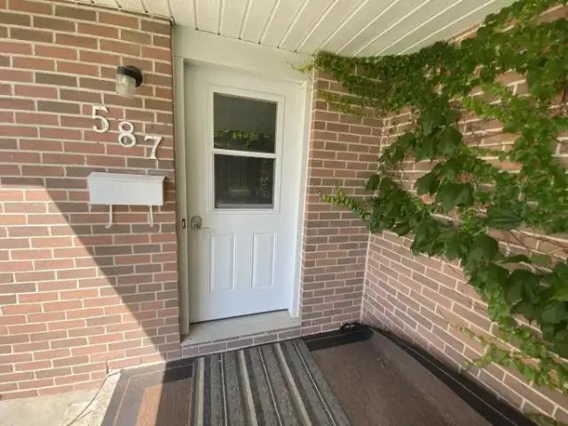 Apartment 3 Bedroom For Rent Kingston ON 2295 ES103338356