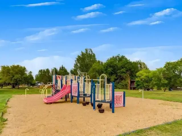 Apartment 3 Bedroom For Rent Lloydminster SK 1405 ES103739001