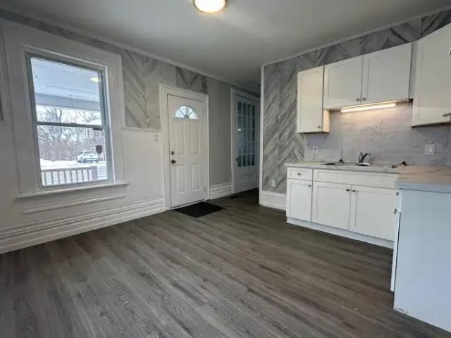 Apartment 3 Bedroom For Rent Quinte West ON 2100 ELS103695058