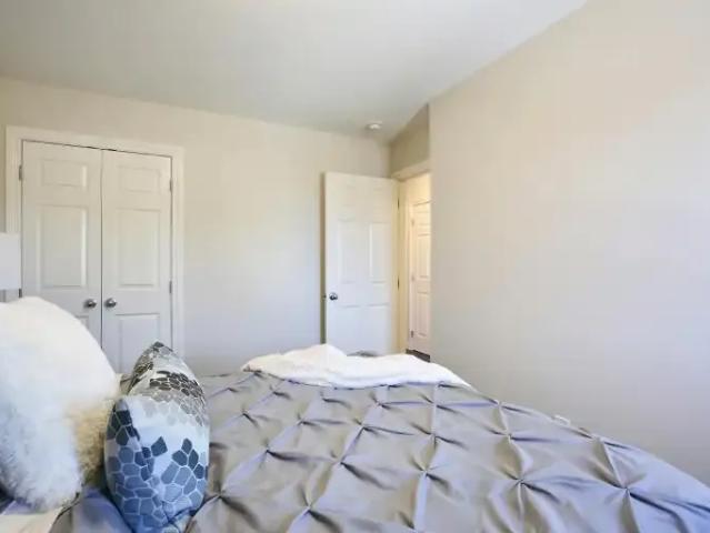Apartment 3 Bedroom For Rent Regina SK 1765 ES106031310