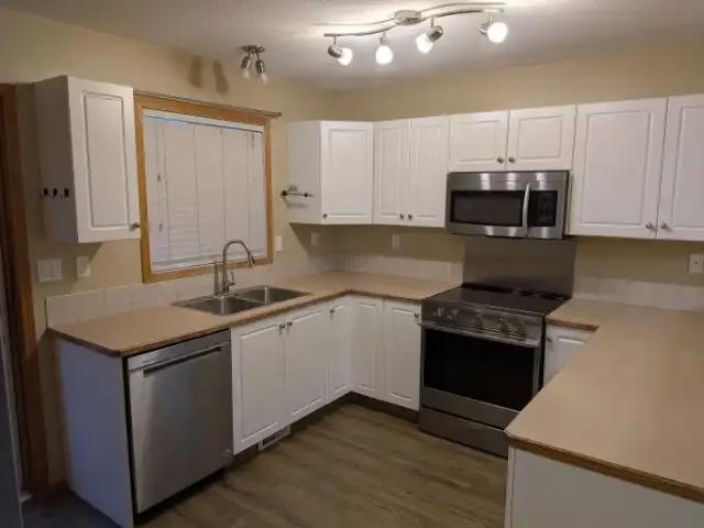 Apartment 3 Bedroom For Rent Red Deer AB 1900 ES105248867