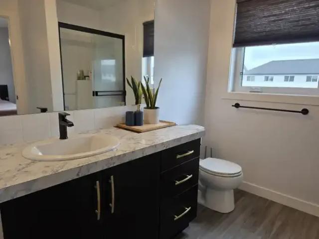 Apartment 3 Bedroom For Rent Red Deer AB 2400 ES104985969