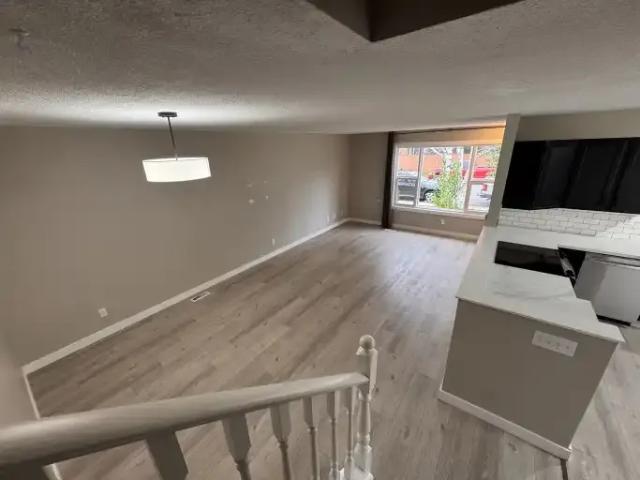 Apartment 3 Bedroom For Rent Red Deer AB 2400 ES105505722