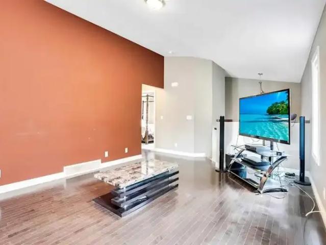 Apartment 3 Bedroom For Rent Red Deer AB 2095 ES106044696