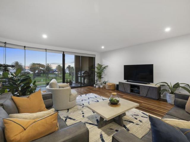 Apartment 3 Bedroom For Rent St Kilda West VIC ES105865418