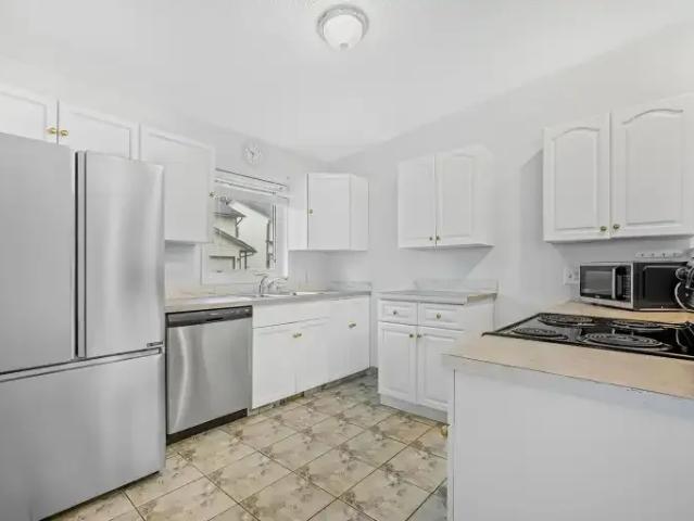 Apartment 3 Bedroom For Rent Strathmore AB 2300 ES105047371