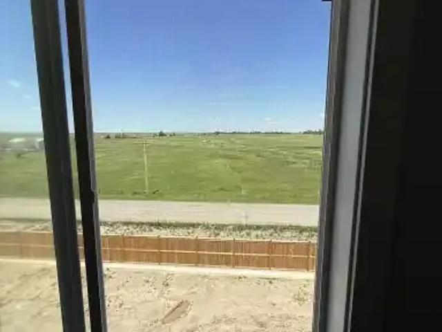 Apartment 3 Bedroom For Rent Strathmore AB 2900 ES104181840