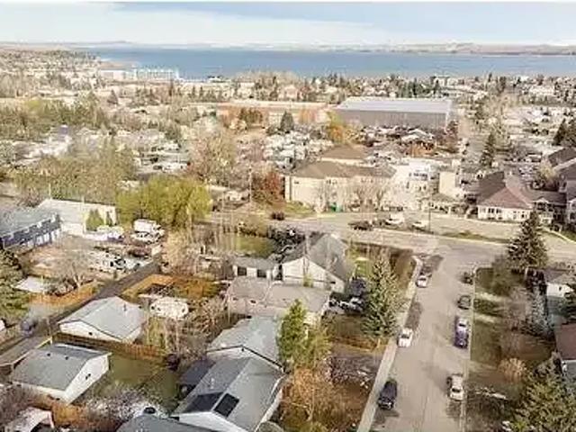 Apartment 3 Bedroom For Rent Sylvan Lake AB 1900 ES105281633