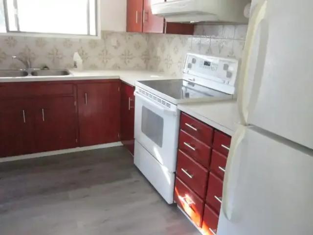 Apartment 3 Bedroom For Rent Sherwood Park AB 2000 ES101773532