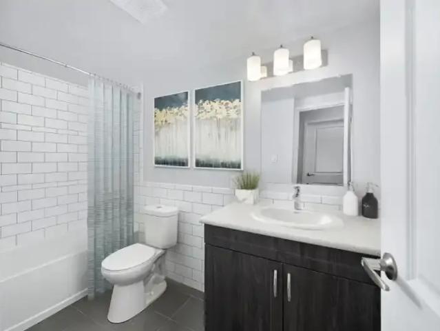 Apartment 3 Bedroom For Rent Waterloo ON 2570 ELS105071347