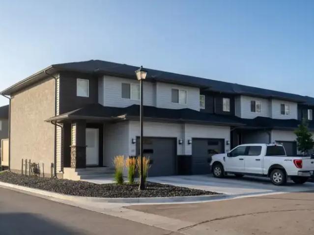 Apartment 3 Bedroom For Rent West St. Paul MB 1950 ES105046946