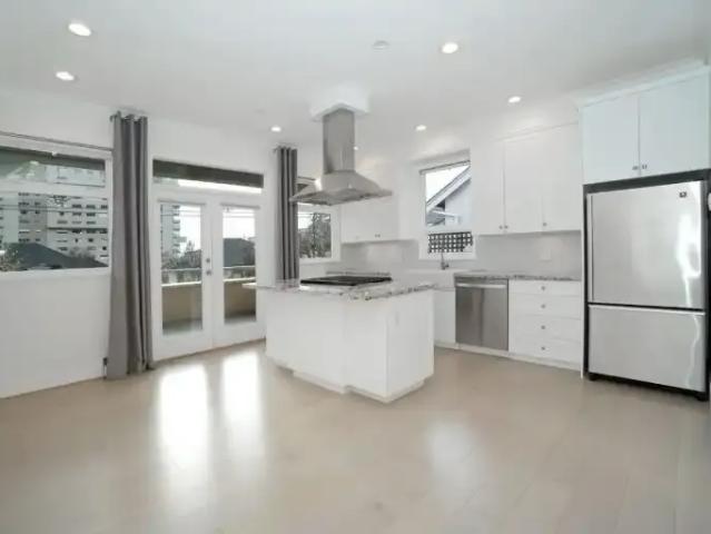 Apartment 3 Bedroom For Rent West Vancouver BC 4500 ES105327015