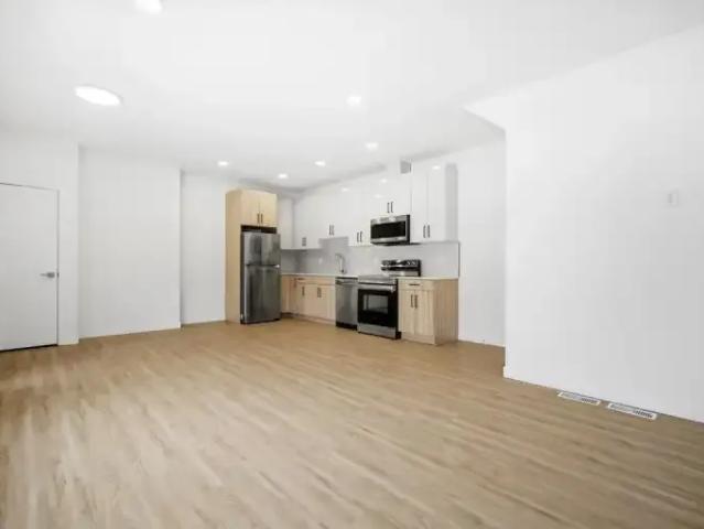 Apartment 3 Bedroom For Rent Winnipeg MB 2400 ES98489957