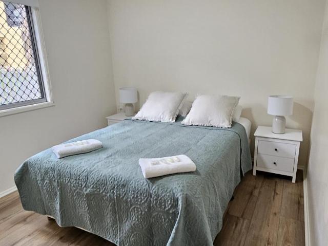 Apartment 3 Bedroom For Rent Zilzie QLD 1000 ES105990254