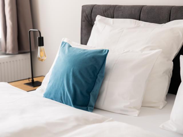 Apartment 06, quiet and stylish studio apartment with a view of the market square in Bad Urach