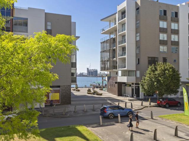 apartment 104/4 Honeysuckle Drive, Newcastle