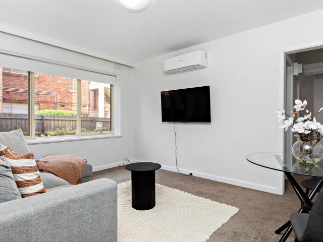 apartment 11/10 Mitford Street, St Kilda
