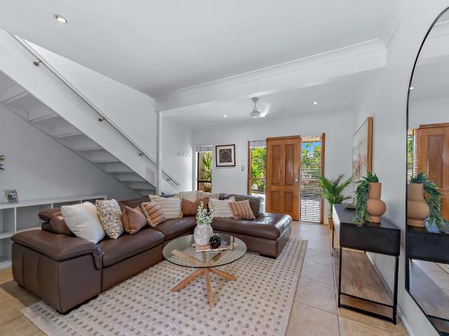 apartment 1/11 Tropic Road, Cannonvale