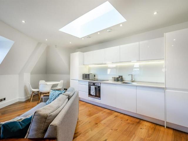 Apartment 22 Castle Chambers, 5. 2 bed apartment to rent £1,600 pcm £369 pw