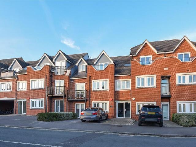 Apartment 11, Summer Heights, 95. 2 bed flat to rent £1,700 pcm £392 pw