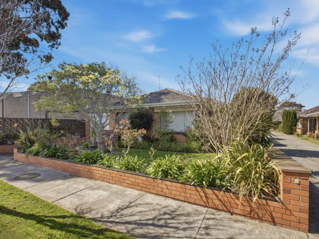 apartment 1/2 4 Davies Street, Mentone