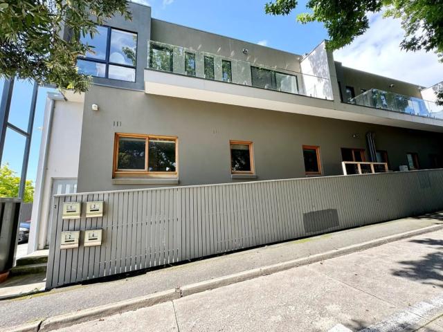 apartment 1/2 Omaroo Lane, Frankston