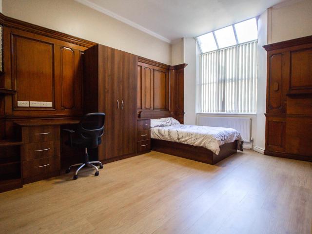 apartment 12A Clarendon road, 12A Clarendon Road, Leeds, LS2 9NN, West Yorkshire, GB