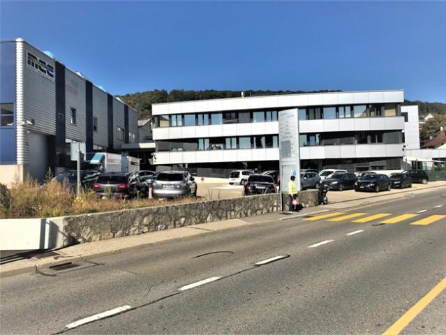 Am Rande von Neuchâtel – Industriehalle von 1'500m2