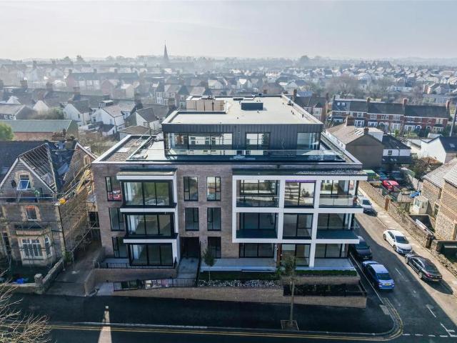 Apartment 14, Windsor Gardens, 56A. 2 bed apartment to rent £1,795 pcm £414 pw